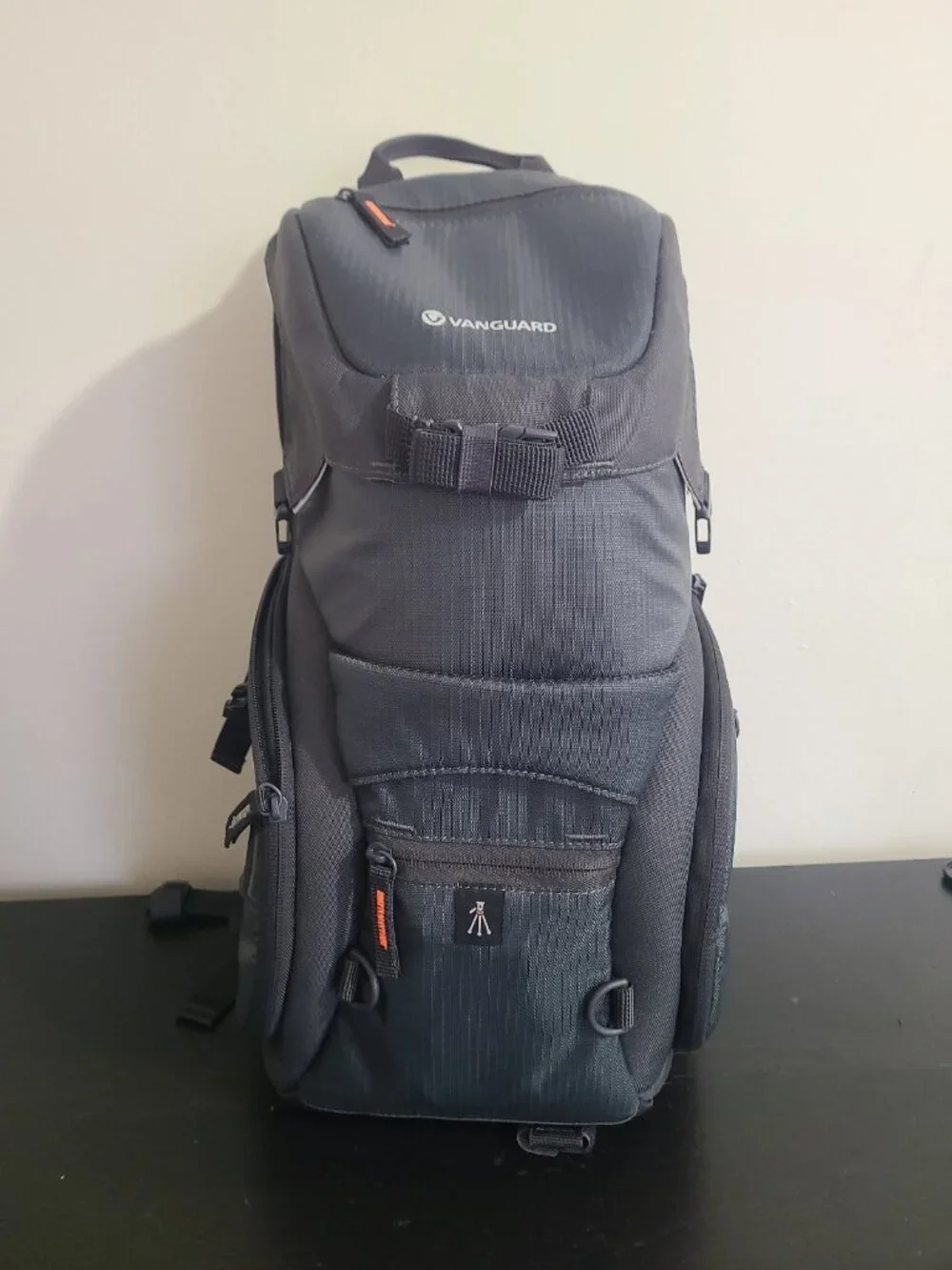 Vanguard ADAPTOR48 Backpack Camera 16'' Laptop Tripod Divider Bag Case Gray